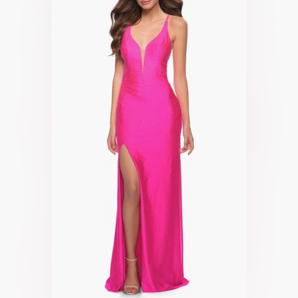 Rhinestone Plunge Neck Gown NEÓN PINK
La Femme